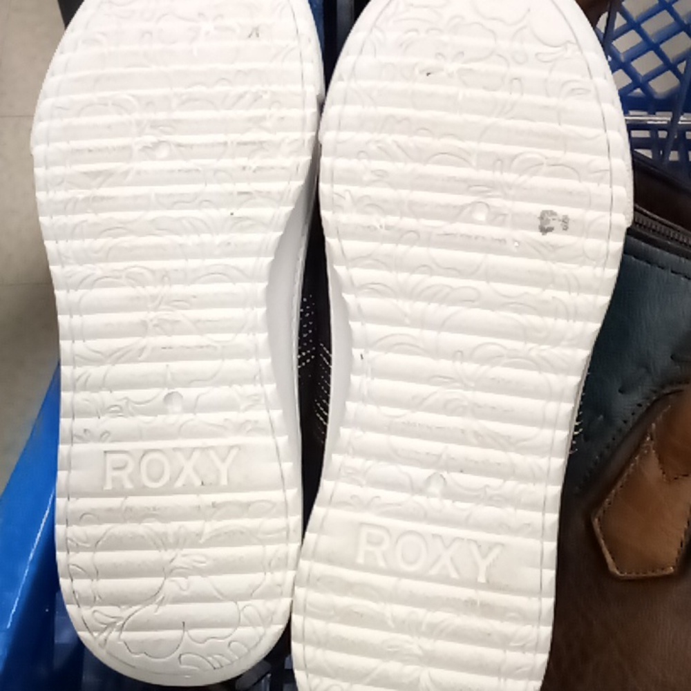 Roxy girls slip on sneakers